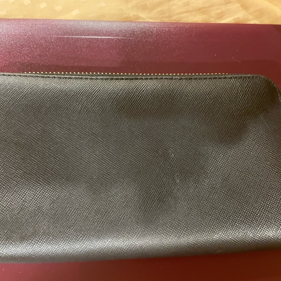 Tory Burch wallet. More pictures upon request - Picture 1 of 6